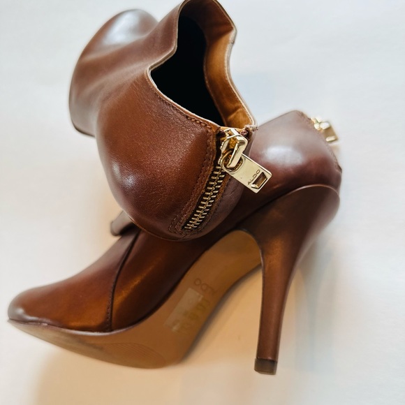 ALDO Booties Leather Warm Brown Gold Back Zip 4” Heel Like-New Sz 8.5 - Picture 4 of 8